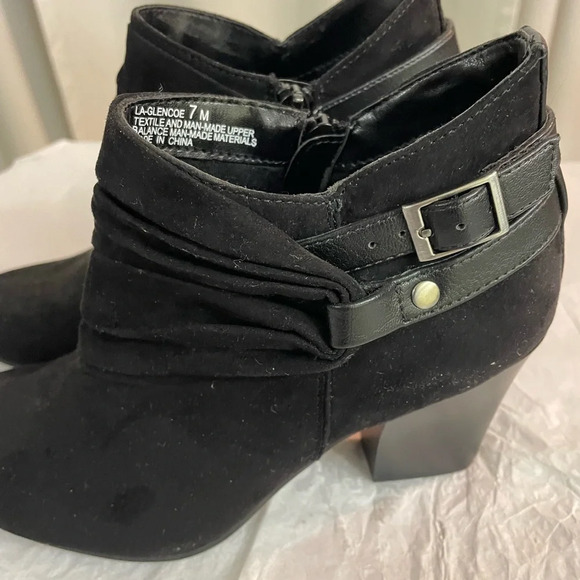 NEW without tags Laura Ashley Booties size 7 - Picture 2 of 4